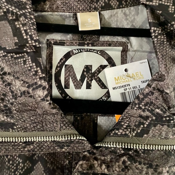 Micheal Kors New With Tags Snake Print Rain Trench Coat! - Picture 2 of 3